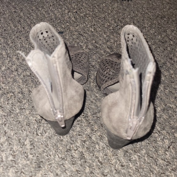 FERGALICIOUS BY FERGIE WEDGE SANDALS, LIGHT BROWN, SIZE 8., NWT NEVER WORN! - Picture 4 of 6